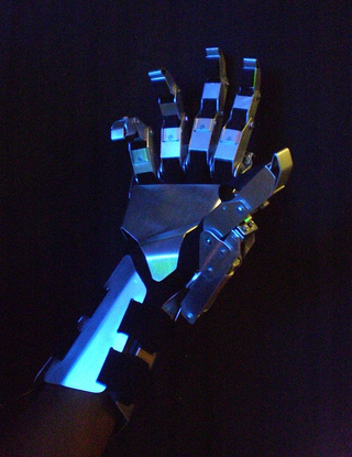 Illustration for article titled Unedited: This CO2-Powered Gauntlet's Claims of Crushing Prowess Are Unimpressive